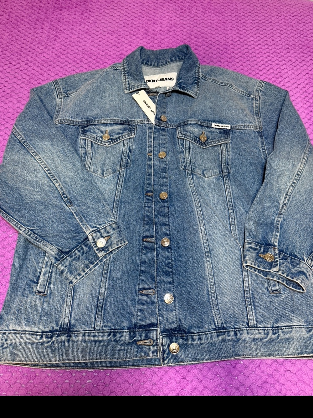 NWT DKNY Jeans Denim Trucker Jacket Medium Blue Wash Cedar Street